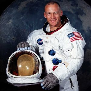 Edwin 'Buzz' Aldrin, un genio intergaláctico - holatelcel.com