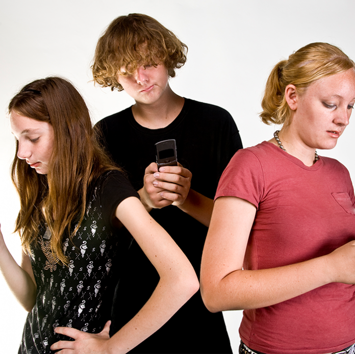 jóvenes en el celular