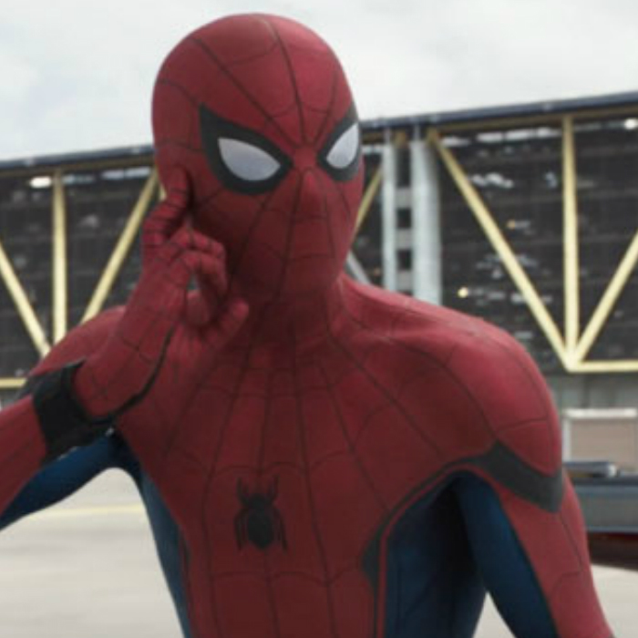 Spider-Man regresa a casa acompañado de Tony Stark - Hola Telcel