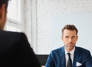 hombre con traje