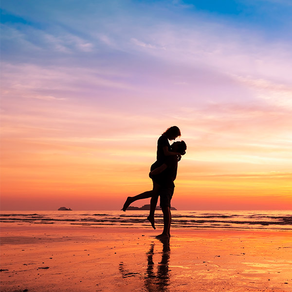 Arriba 105+ Foto imagenes de pareja en la playa Mirada tensa