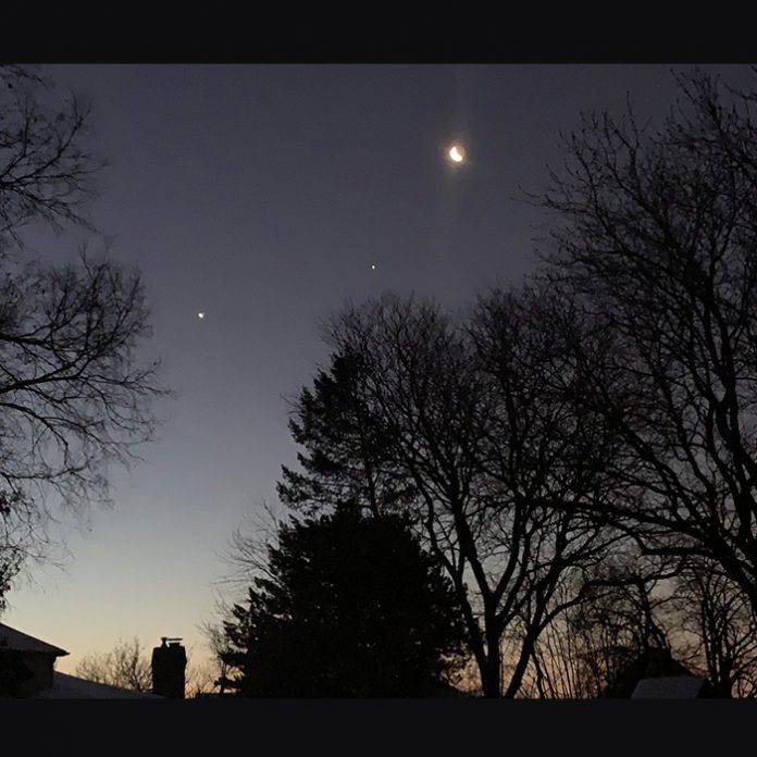 así se ve la alineación de venus, júpiter y la luna