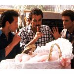 zac-efron-tres-hombres-bebe (1)