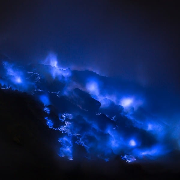 Volcán Kawah lava azul Indonesia