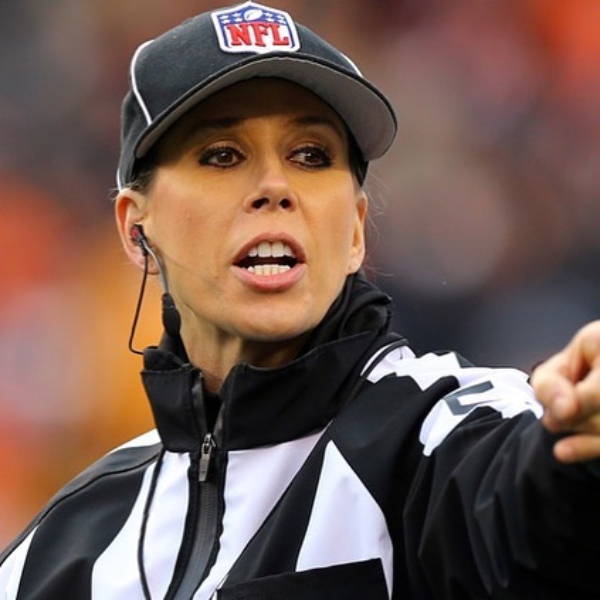 Sarah Thomas historia en la NFL árbitro mujer 