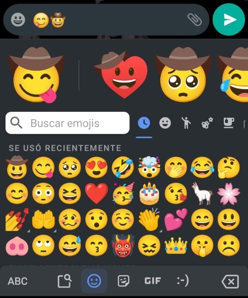 Combinar emojis y guardarlos como stickers con Gboard para WhatsApp- Blog HolaTelcel 