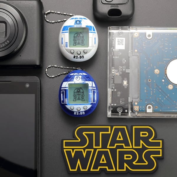 Tamagotchi de R2-D2 de Star Wars en color blanco y azul.- Blog Hola Telcel 