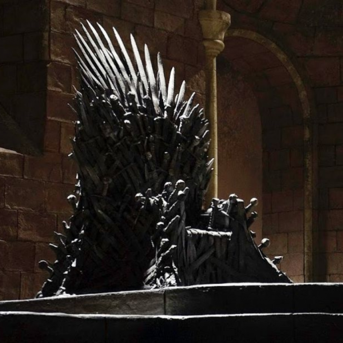 La silla de games of thrones espera a ser el nuevo lugar donde se siente el papá ganador de este test.- Blog Hola Telcel