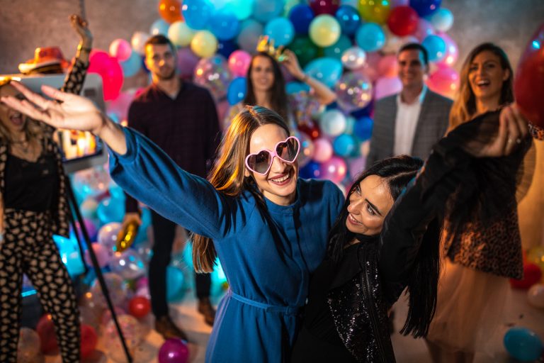 Fiesta temática con decoración e iluminación a cargo de Mi Foco Inteligente.