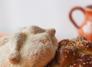 el pan de muerto es indispensable en las celebraciones de noviembre, conoce donde se encuentran las panaderías en CDMX.- Blog Hola Telcel