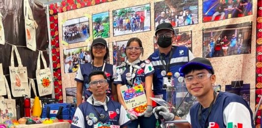 El equipo oaxaqueño ‘Eolotics 7018’ en el mundial de robótica de Houston.-Blog Hola Telcel