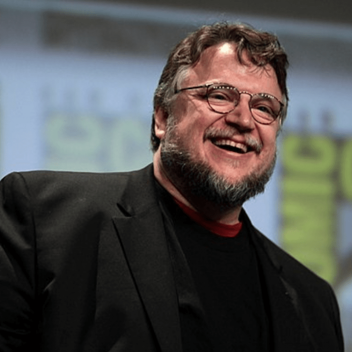 Guillermo del Toro sonriendo a pesar de que su película de Star Wars nunca pudo llevarse a cabo.- Blog Hola Telcel