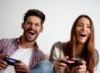Jugando en la Xbox mientras esperamos las confirmaciones de compartir juegos con PlayStation 5.- Blog Hola Telcel.
