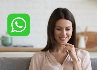 Mujer chateando y creando sus stickers con la nueva función de Whatsapp Web para Windows.- Blog Hola Telcel.