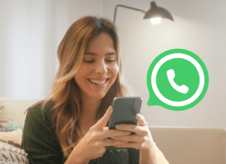 Usuaria de Whatsapp usando las nuevas herramientas de formato de texto de la aplicación.- Blog Hola Telcel.