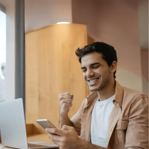 persona con celular-2 Conoce los cambios que habrá en el modo incógnito de Google.- Blog Hola Telcel