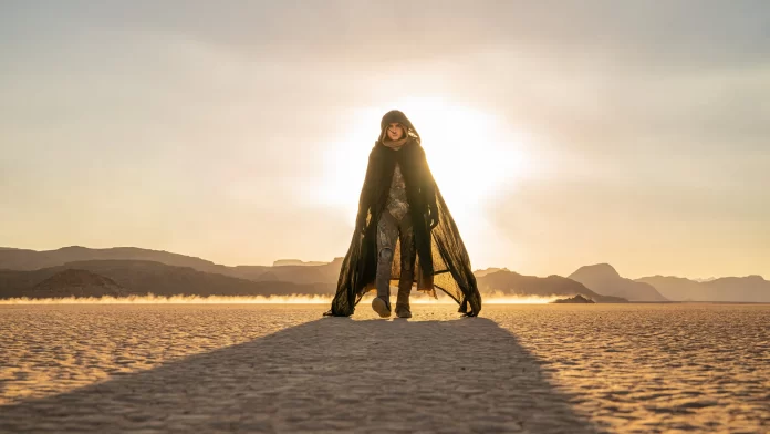 Paul Atreides caminando por última vez en las arenas de Dune junto a Denis Villeneuve.- Blog Hola Telcel