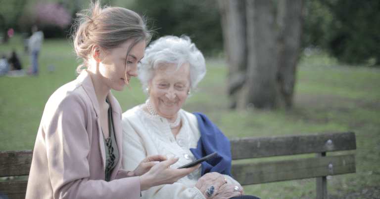 Android Adultos Mayores Conoce cómo puedes mejorar la experiencia de los adultos mayores ajustando el tamaño de letra.- Blog Hola Telcel