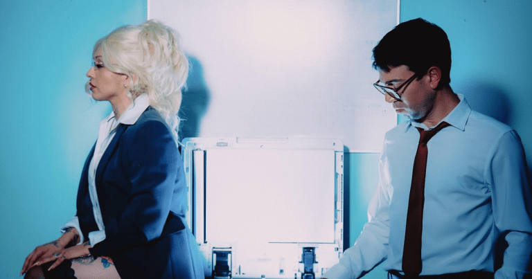 Mon Laferte y Conociendo Rusia ‘Esto es amor’, la nueva colaboración de Mon Laferte y Conociendo Rusia.- Blog Hola Telcel