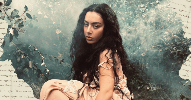 Charli xcx Charli xcx se viste de sombras con 'Chains of Love'.- Blog Hola Telcel